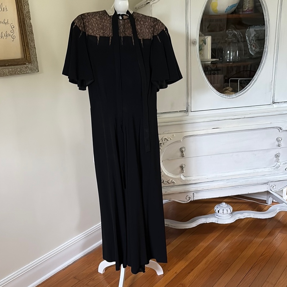 Elegant Black Maxi Dress with Lace Detail